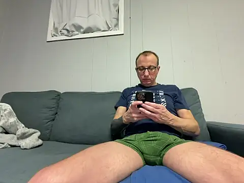 Snapshot of mouser21212 chatting on January 2, 2025, 12:55 am mouser21212 online show from January 2, 2025, 12:55 am