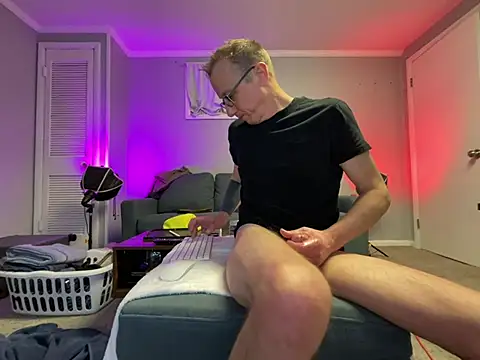 Snapshot of mouser21212 chatting on February 6, 2025, 12:11 am mouser21212 online show from February 6, 2025, 12:11 am