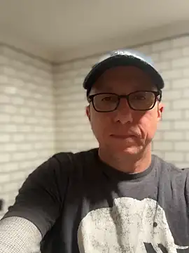 Snapshot of mouser21212 chatting on February 21, 2025, 2:38 pm mouser21212 online show from February 21, 2025, 2:38 pm