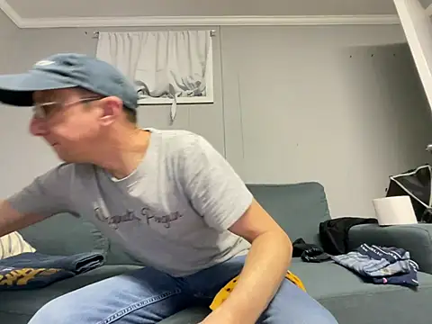 Snapshot of mouser21212 chatting on February 27, 2025, 7:37 pm mouser21212 online show from February 27, 2025, 7:37 pm