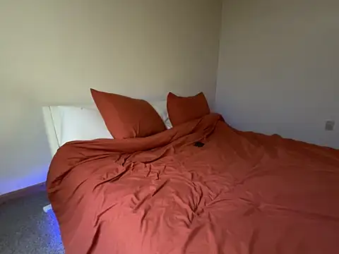 mouser21212 online show from April 16, 2026, 8:42 pm