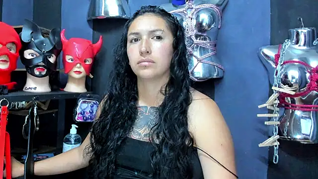 Snapshot of LucyStrike_ chatting on February 20, 2025, 9:53 pm LucyStrike online show from February 20, 2025, 9:53 pm