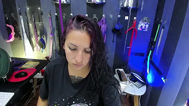 Snapshot of LucyStrike_ chatting on October 15, 2025, 10:43 pm LucyStrike online show from October 15, 2025, 10:43 pm