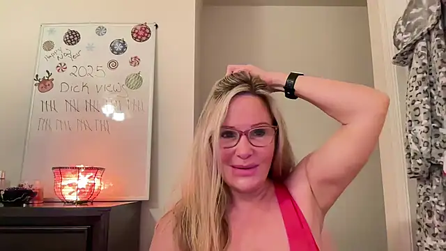 Snapshot of Milf_Goddess chatting on January 27, 2025, 5:58 am Milf Goddess online show from January 27, 2025, 5:58 am