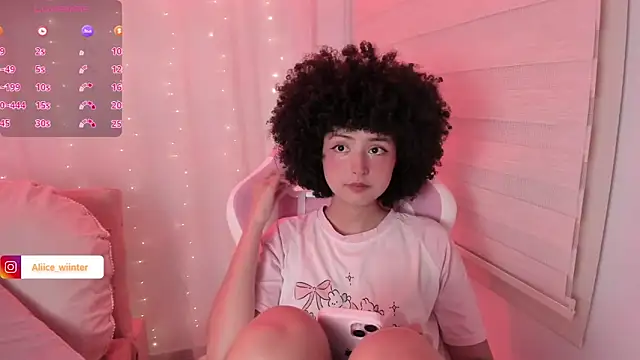 Snapshot of Alice_winter_ chatting on February 5, 2026, 6:12 pm Alice winter online show from February 5, 2026, 6:12 pm