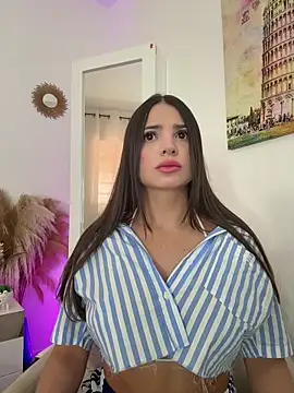 Ashleyjenner  online show from December 4, 2025, 8:50 pm