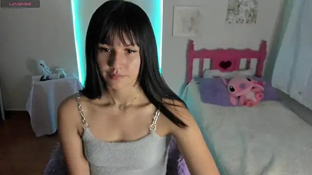 Snapshot of cute_roxy chatting on December 11, 2024, 11:43 pm cute roxy online show from December 11, 2024, 11:43 pm