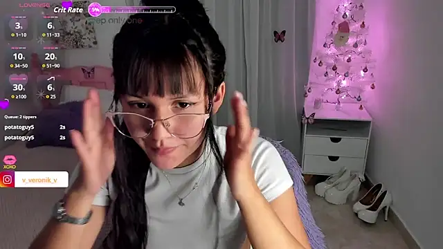 cute roxy online show from November 27, 2025, 3:08 am