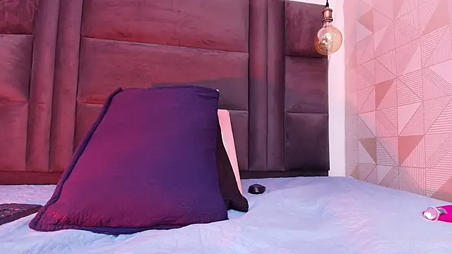 hot dione online show from October 3, 2025, 7:11 pm