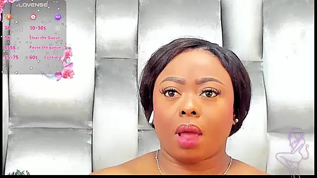 Snapshot of CamilaBenitez chatting on October 18, 2025, 12:39 pm CamilaBenitez online show from October 18, 2025, 12:39 pm