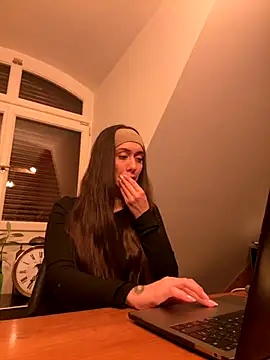 Snapshot of emiliasommer chatting on October 4, 2025, 8:07 pm emiliasommer online show from October 4, 2025, 8:07 pm