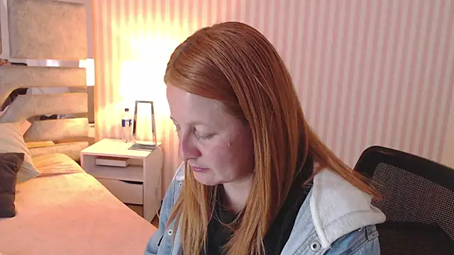 Snapshot of ViioletaMora chatting on January 18, 2025, 2:03 am ViioletaMora online show from January 18, 2025, 2:03 am
