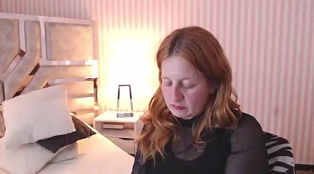 Snapshot of ViioletaMora chatting on February 8, 2025, 2:47 am ViioletaMora online show from February 8, 2025, 2:47 am