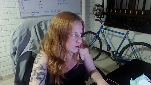 Snapshot of ViioletaMora chatting on February 12, 2025, 12:37 am ViioletaMora online show from February 12, 2025, 12:37 am