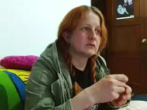 Snapshot of ViioletaMora chatting on November 14, 2025, 5:39 am ViioletaMora online show from November 14, 2025, 5:39 am