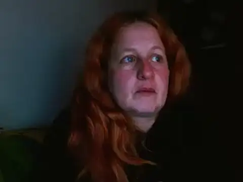 Snapshot of ViioletaMora chatting on November 15, 2025, 9:43 pm ViioletaMora online show from November 15, 2025, 9:43 pm