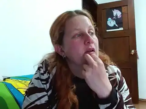 Snapshot of ViioletaMora chatting on November 18, 2025, 4:06 am ViioletaMora online show from November 18, 2025, 4:06 am