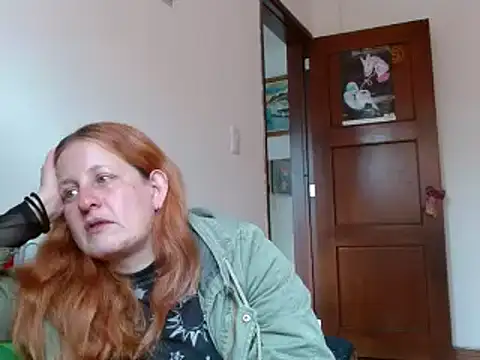 Snapshot of ViioletaMora chatting on November 19, 2025, 5:35 pm ViioletaMora online show from November 19, 2025, 5:35 pm