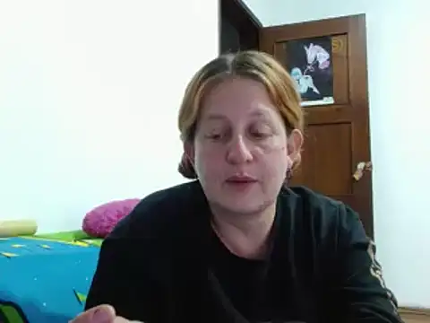 Snapshot of ViioletaMora chatting on December 18, 2025, 8:09 am ViioletaMora online show from December 18, 2025, 8:09 am