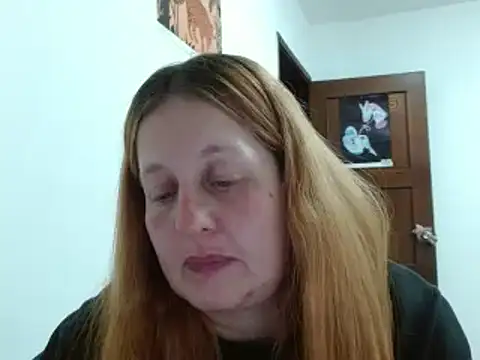 Snapshot of ViioletaMora chatting on December 23, 2025, 6:11 am ViioletaMora online show from December 23, 2025, 6:11 am