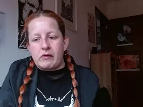 Snapshot of ViioletaMora chatting on March 6, 2026, 9:00 pm ViioletaMora online show from March 6, 2026, 9:00 pm