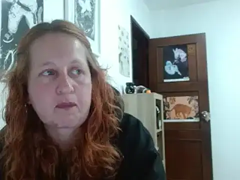 Snapshot of ViioletaMora chatting on March 15, 2026, 12:05 am ViioletaMora online show from March 15, 2026, 12:05 am