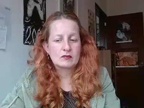 Snapshot of ViioletaMora chatting on March 17, 2026, 10:24 pm ViioletaMora online show from March 17, 2026, 10:24 pm