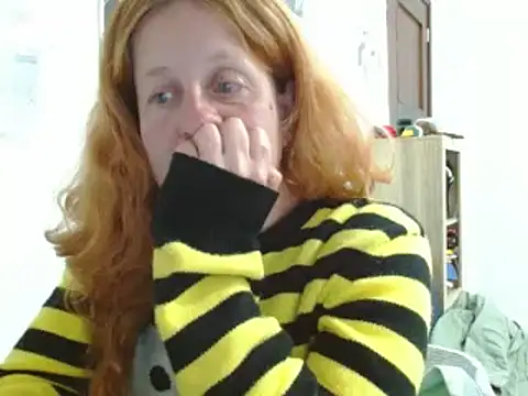 Snapshot of ViioletaMora chatting on April 2, 2026, 7:06 am ViioletaMora online show from April 2, 2026, 7:06 am