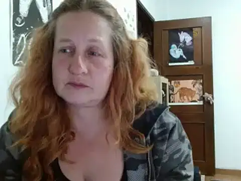 Snapshot of ViioletaMora chatting on April 6, 2026, 5:08 am ViioletaMora online show from April 6, 2026, 5:08 am