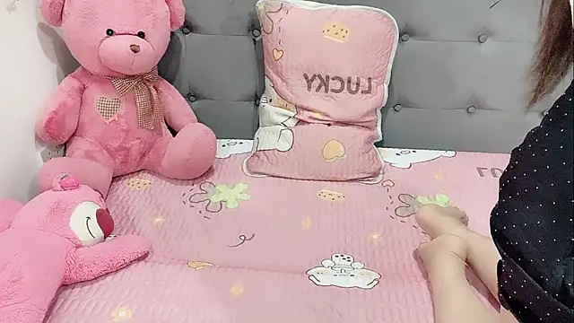 Funikio online show from October 22, 2025, 1:06 am