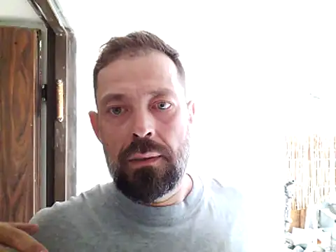 Snapshot of zefside42 chatting on November 5, 2025, 11:32 am zefside42 online show from November 5, 2025, 11:32 am