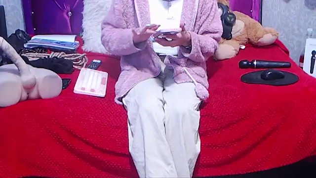 AyshaScott online show from December 16, 2025, 12:54 pm