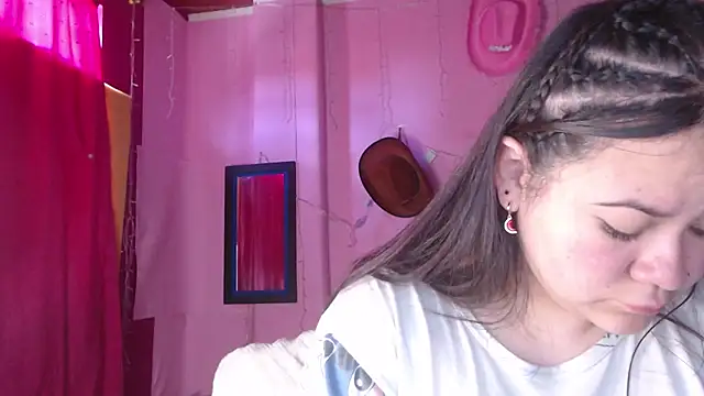 NikkiRous  online show from September 21, 2025, 1:46 pm