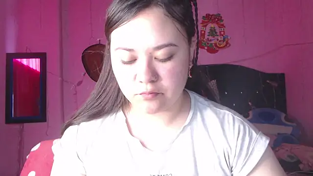 NikkiRous  online show from October 19, 2025, 2:07 pm