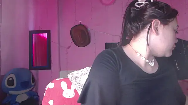 NikkiRous  online show from November 4, 2025, 1:10 pm