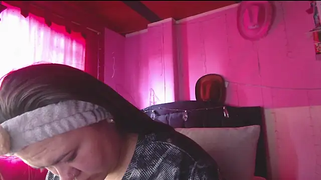 NikkiRous  online show from April 13, 2026, 1:38 pm