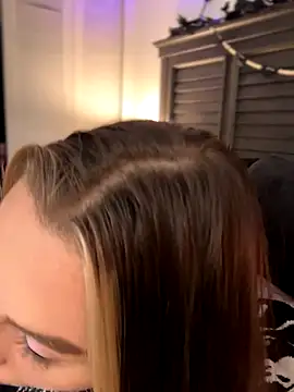 Snapshot of BrattyBae_xo chatting on October 21, 2025, 6:19 pm BrattyBae xo online show from October 21, 2025, 6:19 pm