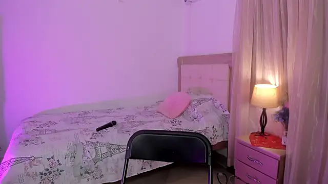 Snapshot of vale_kross chatting on March 13, 2025, 1:29 pm vale kross online show from March 13, 2025, 1:29 pm