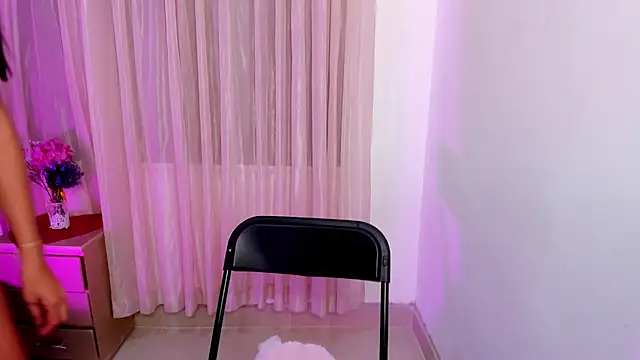 Snapshot of vale_kross chatting on September 9, 2025, 2:16 pm vale kross online show from September 9, 2025, 2:16 pm