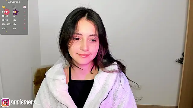 Snapshot of annie_mora chatting on February 26, 2025, 4:14 am annie mora online show from February 26, 2025, 4:14 am