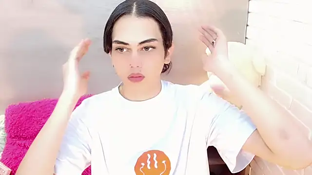 Snapshot of Daniela_Pink_ chatting on October 27, 2025, 8:46 pm Daniela Pink online show from October 27, 2025, 8:46 pm