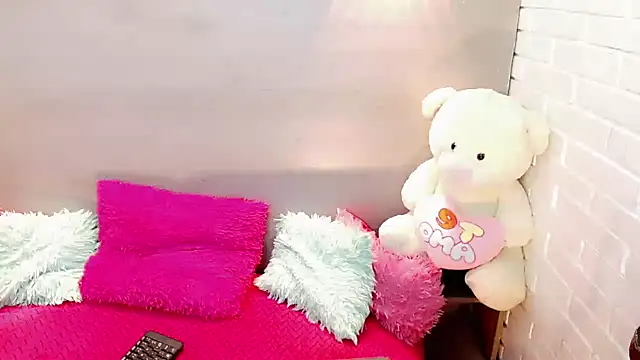 Snapshot of Daniela_Pink_ chatting on October 31, 2025, 7:37 pm Daniela Pink online show from October 31, 2025, 7:37 pm