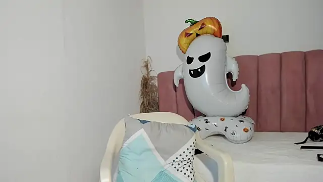 Snapshot of Tahira_21_ chatting on October 31, 2025, 7:37 pm Tahira 21 online show from October 31, 2025, 7:37 pm