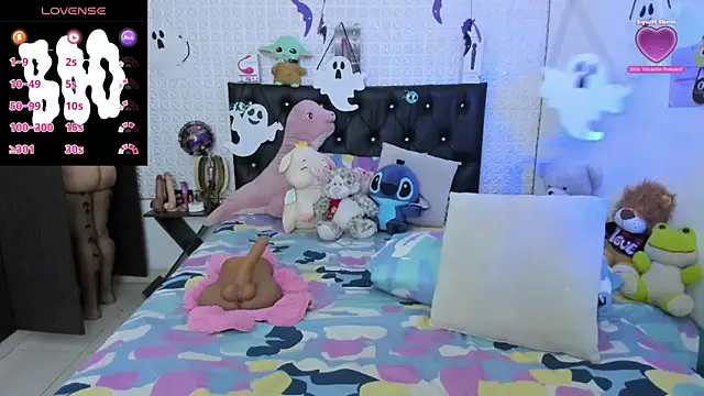 Snapshot of redgirlofficial chatting on October 14, 2025, 11:38 pm redgirlofficial online show from October 14, 2025, 11:38 pm