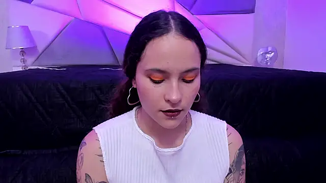 Snapshot of AnnyThompson_ chatting on February 1, 2025, 9:40 pm AnnyThompson online show from February 1, 2025, 9:40 pm
