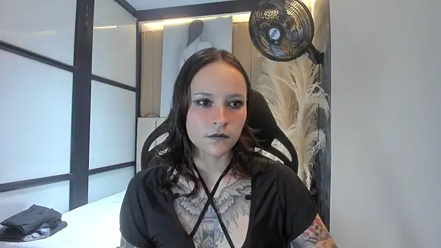 AnnyThompson  online show from March 23, 2026, 10:25 pm