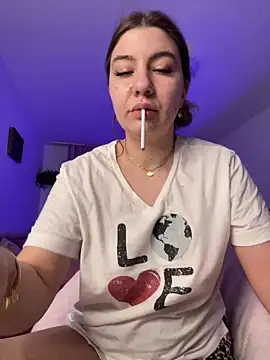 Snapshot of xqueenyasmine chatting on December 10, 2024, 11:40 pm xqueenyasmine online show from December 10, 2024, 11:40 pm