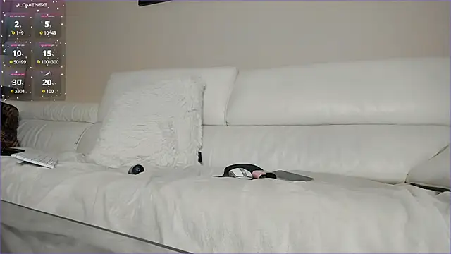 Snapshot of xqueenyasmine chatting on February 12, 2025, 5:48 pm xqueenyasmine online show from February 12, 2025, 5:48 pm