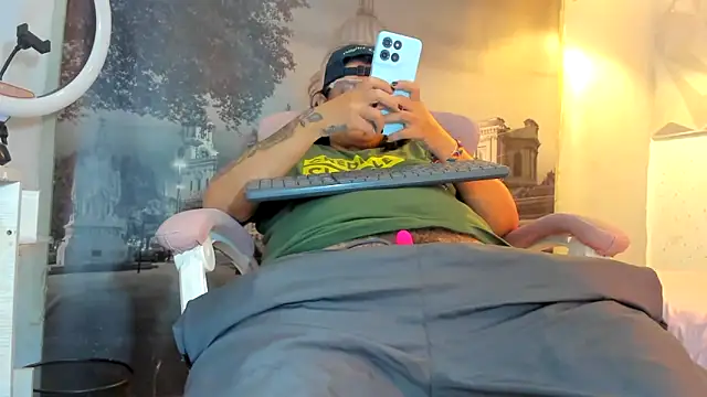 snowflake xxx online show from October 5, 2025, 2:26 pm