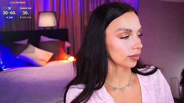 LunaNight online show from April 18, 2026, 8:42 pm